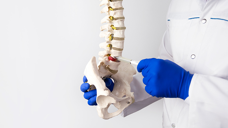 Descubrir aprendiz Manifestación Es peligroso operarse de hernia discal? | Dr. Lizón